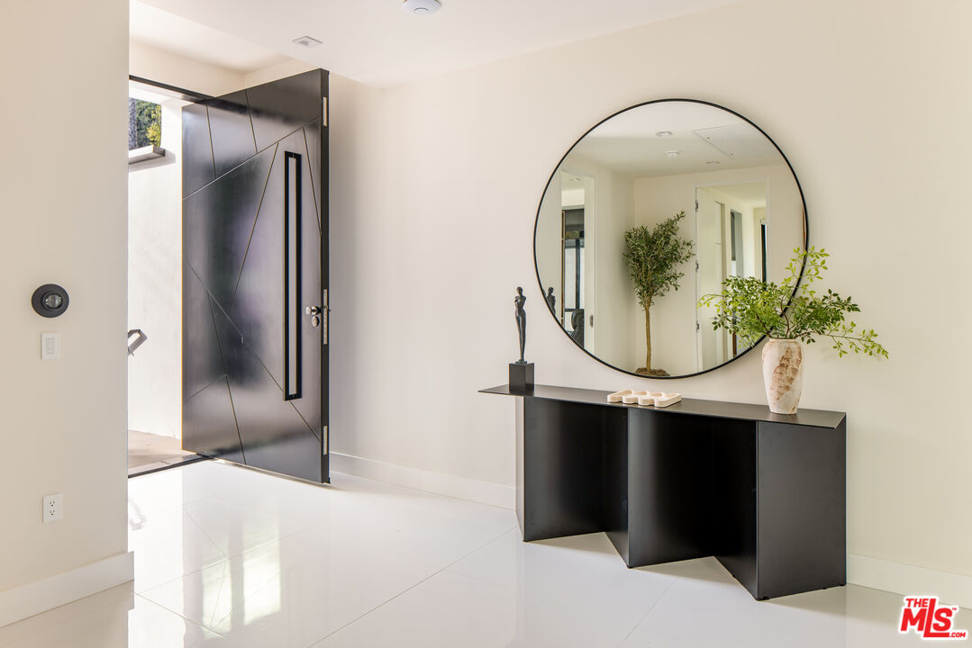 2112 Roscomare Road Los Angeles, CA 90077 - Photo 2 of 54