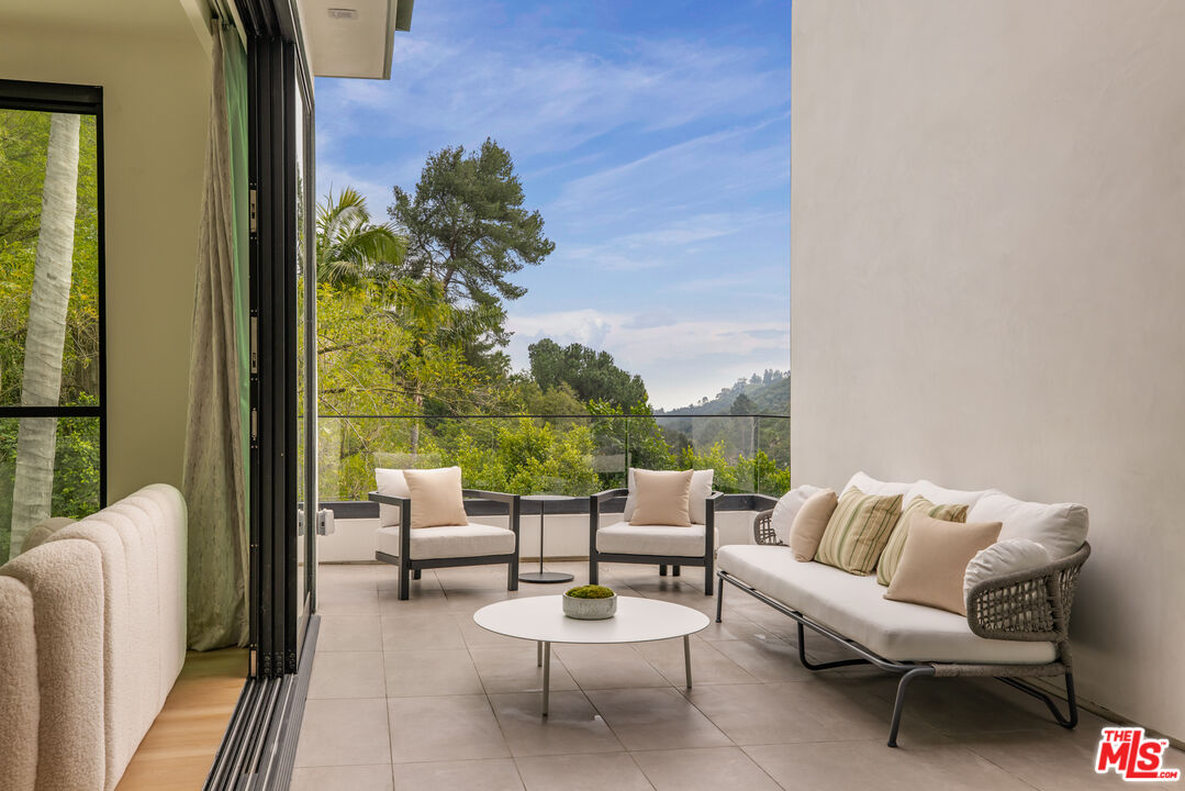 2112 Roscomare Road Los Angeles, CA 90077 - Photo 23 of 54