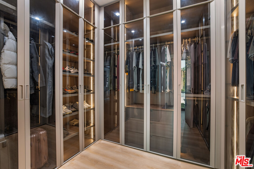 2112 Roscomare Road Los Angeles, CA 90077 - Photo 29 of 54