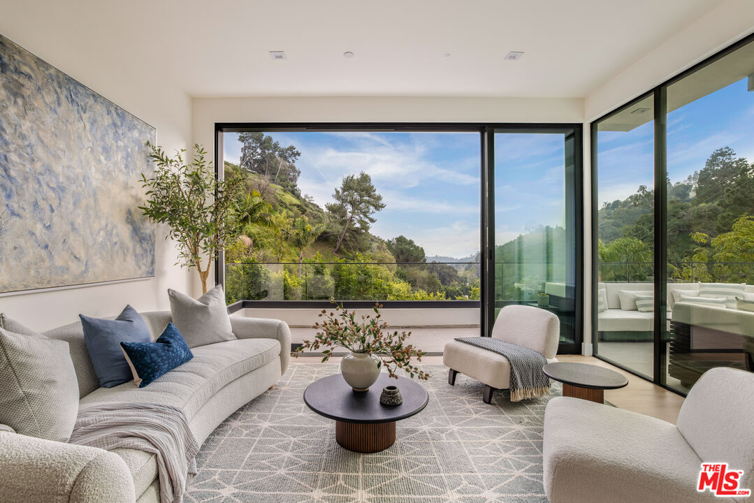 2112 Roscomare Road Los Angeles, CA 90077 - Photo 30 of 54