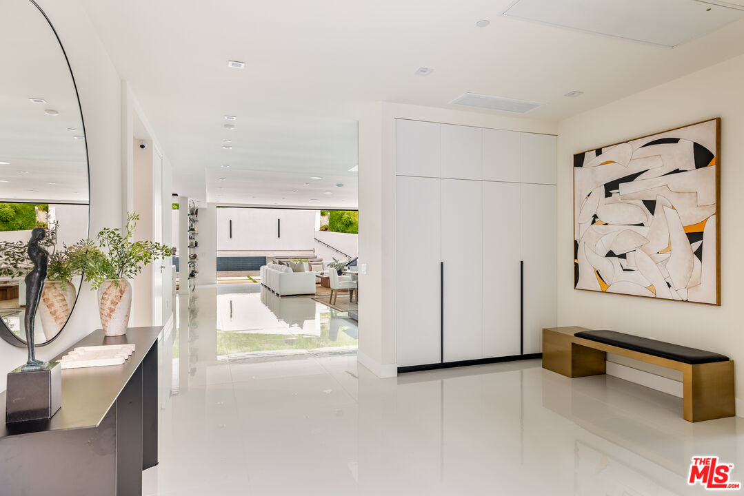 2112 Roscomare Road Los Angeles, CA 90077 - Photo 3 of 54