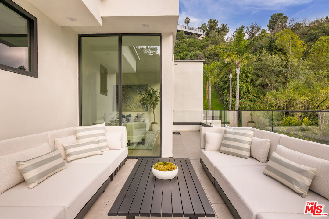 2112 Roscomare Road Los Angeles, CA 90077 - Photo 31 of 54