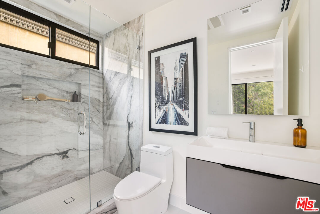 2112 Roscomare Road Los Angeles, CA 90077 - Photo 36 of 54