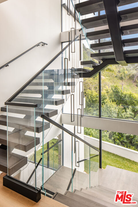 2112 Roscomare Road Los Angeles, CA 90077 - Photo 39 of 54