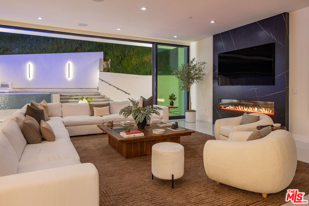 2112 Roscomare Road Los Angeles, CA 90077 - Photo 42 of 54