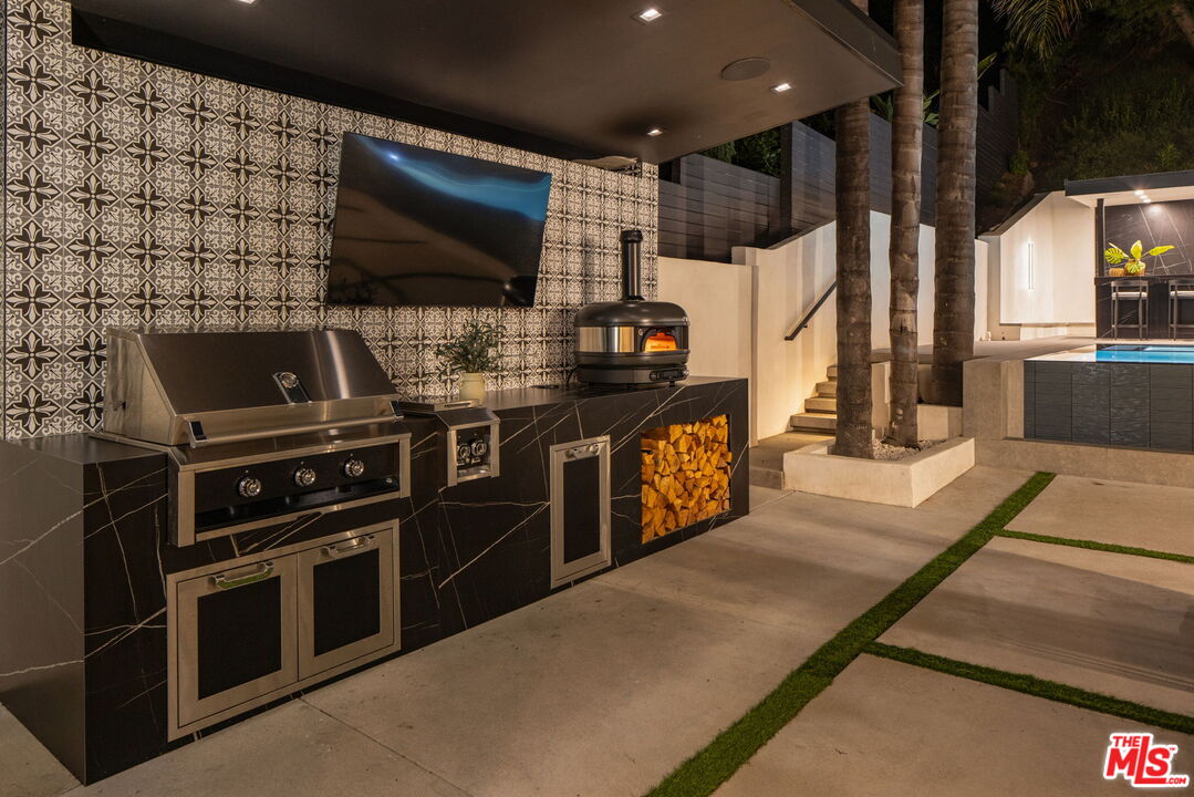 2112 Roscomare Road Los Angeles, CA 90077 - Photo 46 of 54