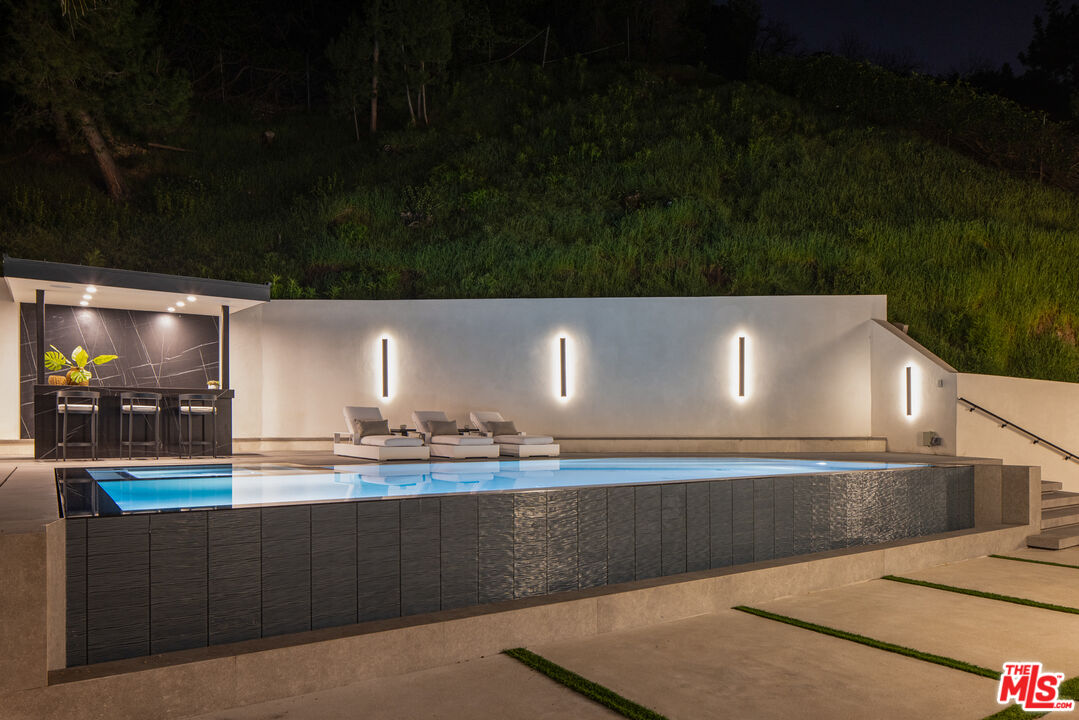 2112 Roscomare Road Los Angeles, CA 90077 - Photo 47 of 54