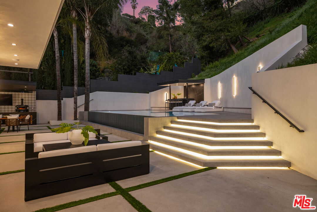 2112 Roscomare Road Los Angeles, CA 90077 - Photo 48 of 54