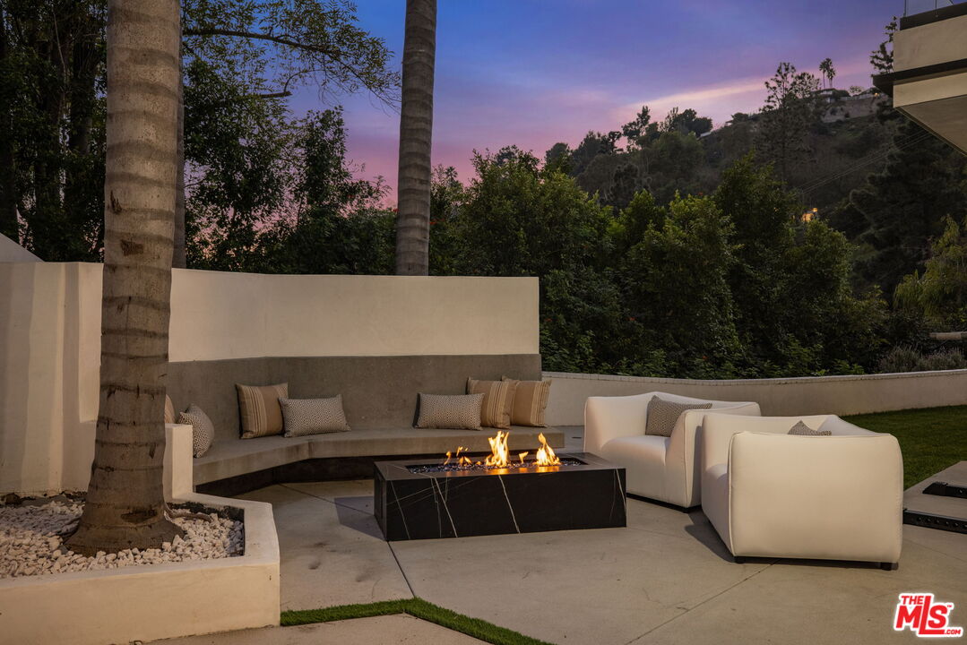 2112 Roscomare Road Los Angeles, CA 90077 - Photo 49 of 54