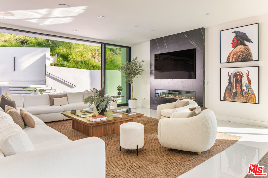 2112 Roscomare Road Los Angeles, CA 90077 - Photo 5 of 54