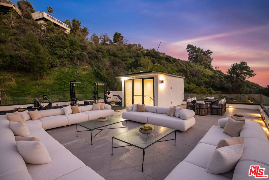 2112 Roscomare Road Los Angeles, CA 90077 - Photo 52 of 54