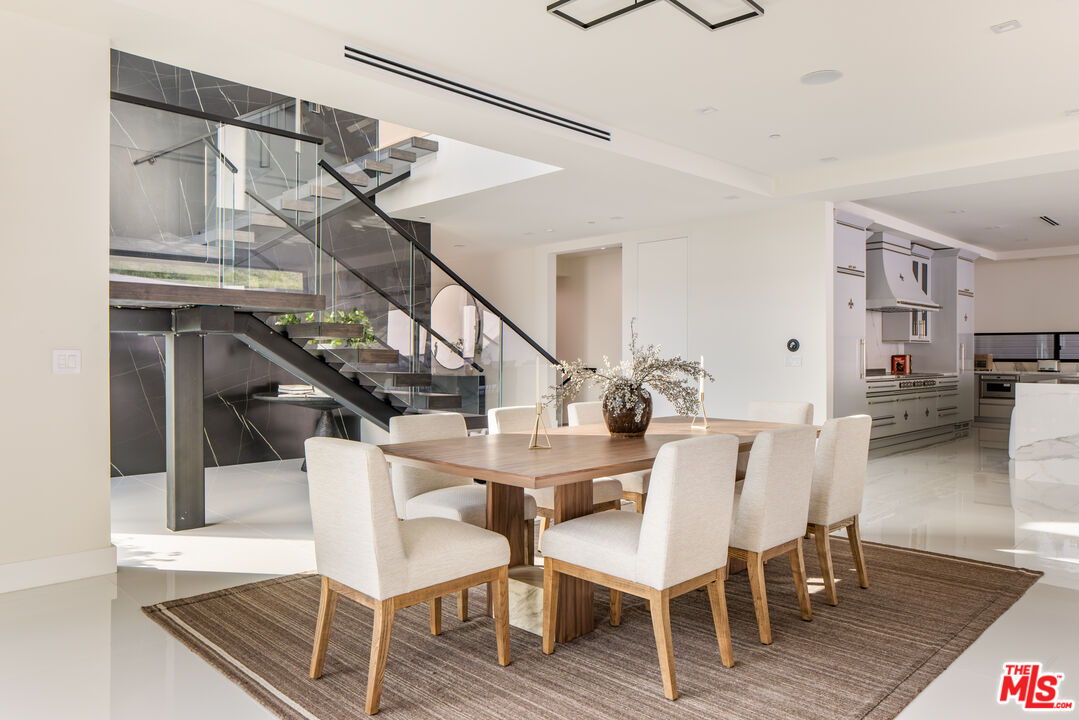 2112 Roscomare Road Los Angeles, CA 90077 - Photo 7 of 54