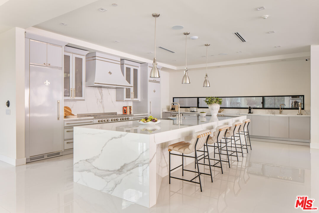 2112 Roscomare Road Los Angeles, CA 90077 - Photo 10 of 54