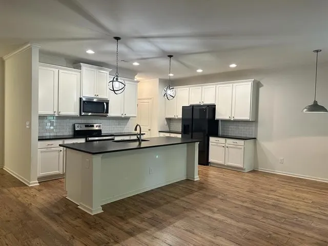 $2,200 | 5635 Parkview Lane, Flowery Branch, GA 30542