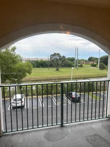 $1,950 | 1755 Village Boulevard, Unit 303, West Palm Beach, FL 33409