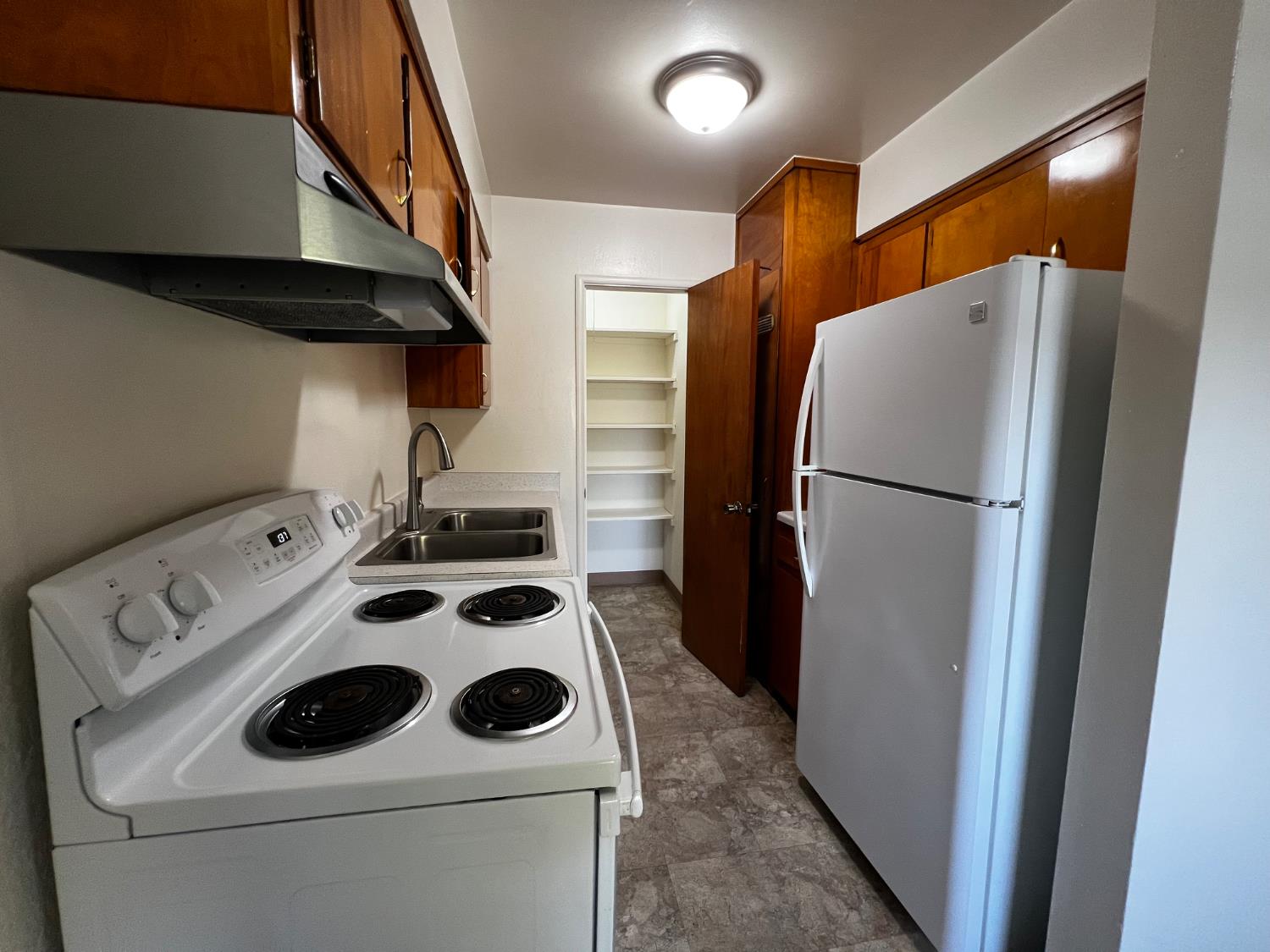 908 Nevada Street Kingsburg, CA 93631 - Photo 4 of 8