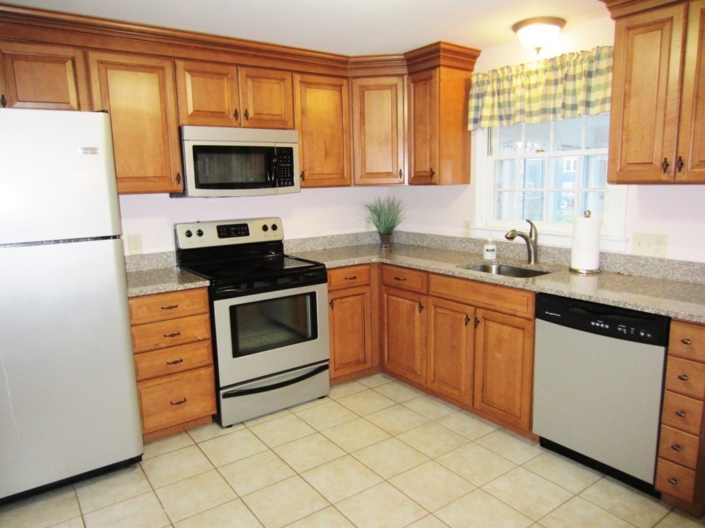 7 Stanford Road Franklin, MA 02038 - Photo 5 of 25 Gallery Image 5