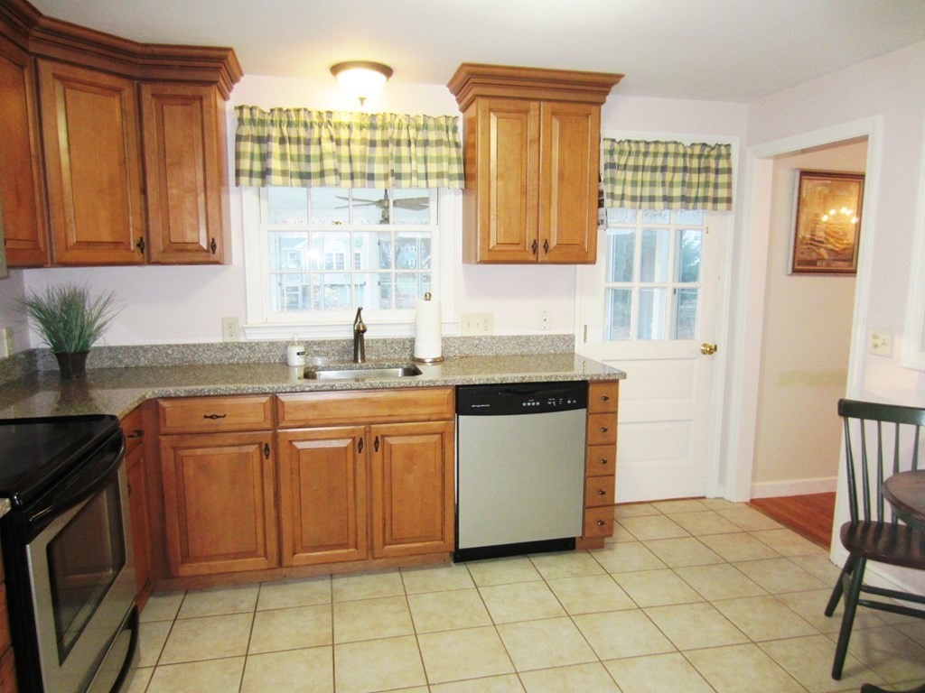 7 Stanford Road Franklin, MA 02038 - Photo 6 of 25 Gallery Image 6