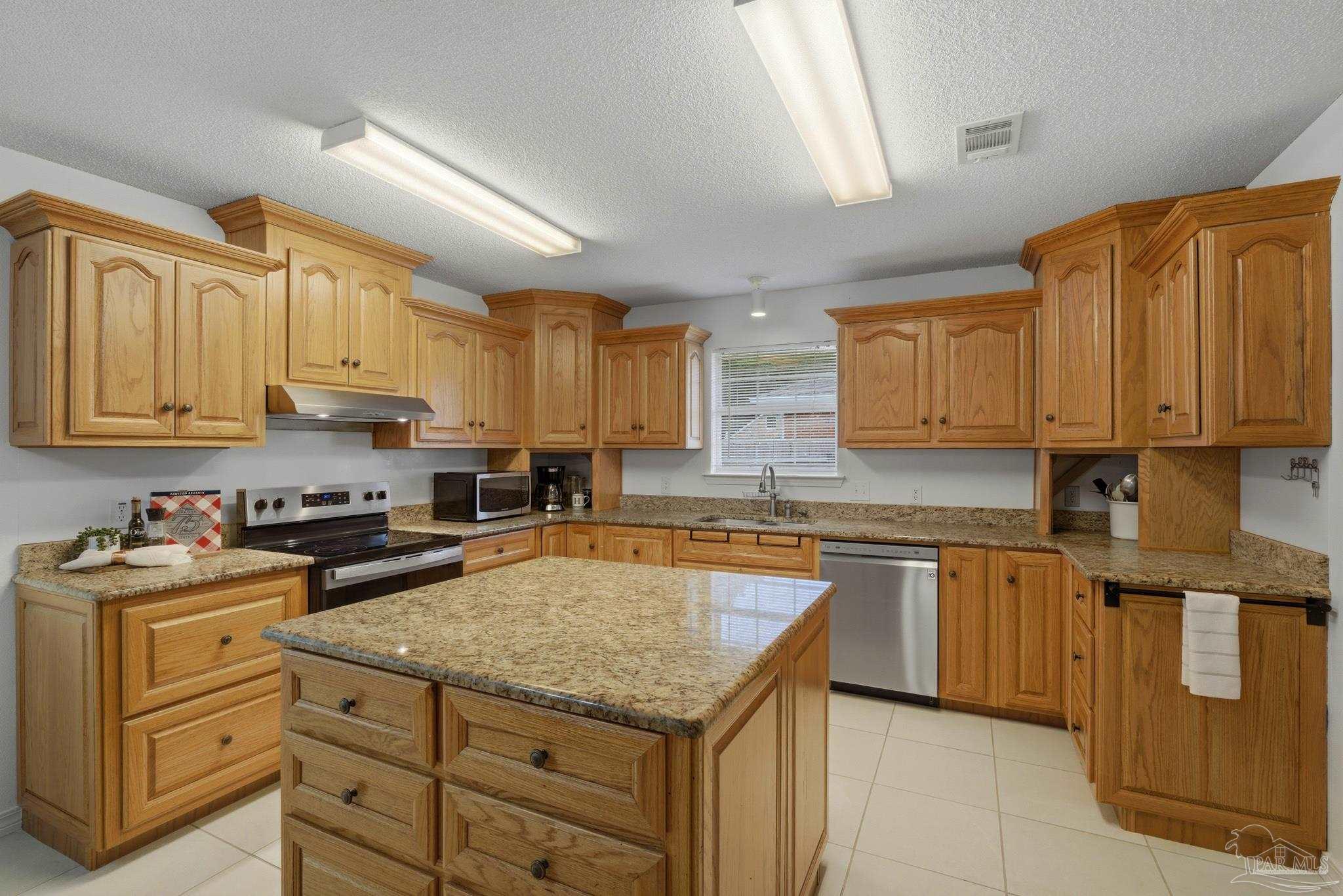 7117 Woodside Road Pensacola, FL 32526 - Photo 11 of 33