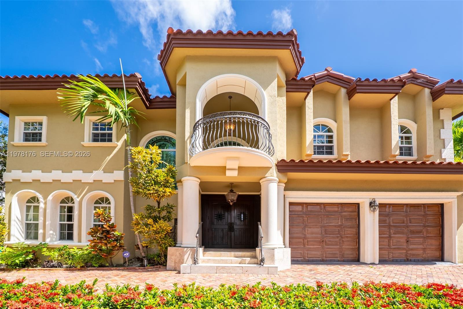 4501 North Bay Road Miami Beach, FL 33140 - Photo 2 of 24 front view of a house
