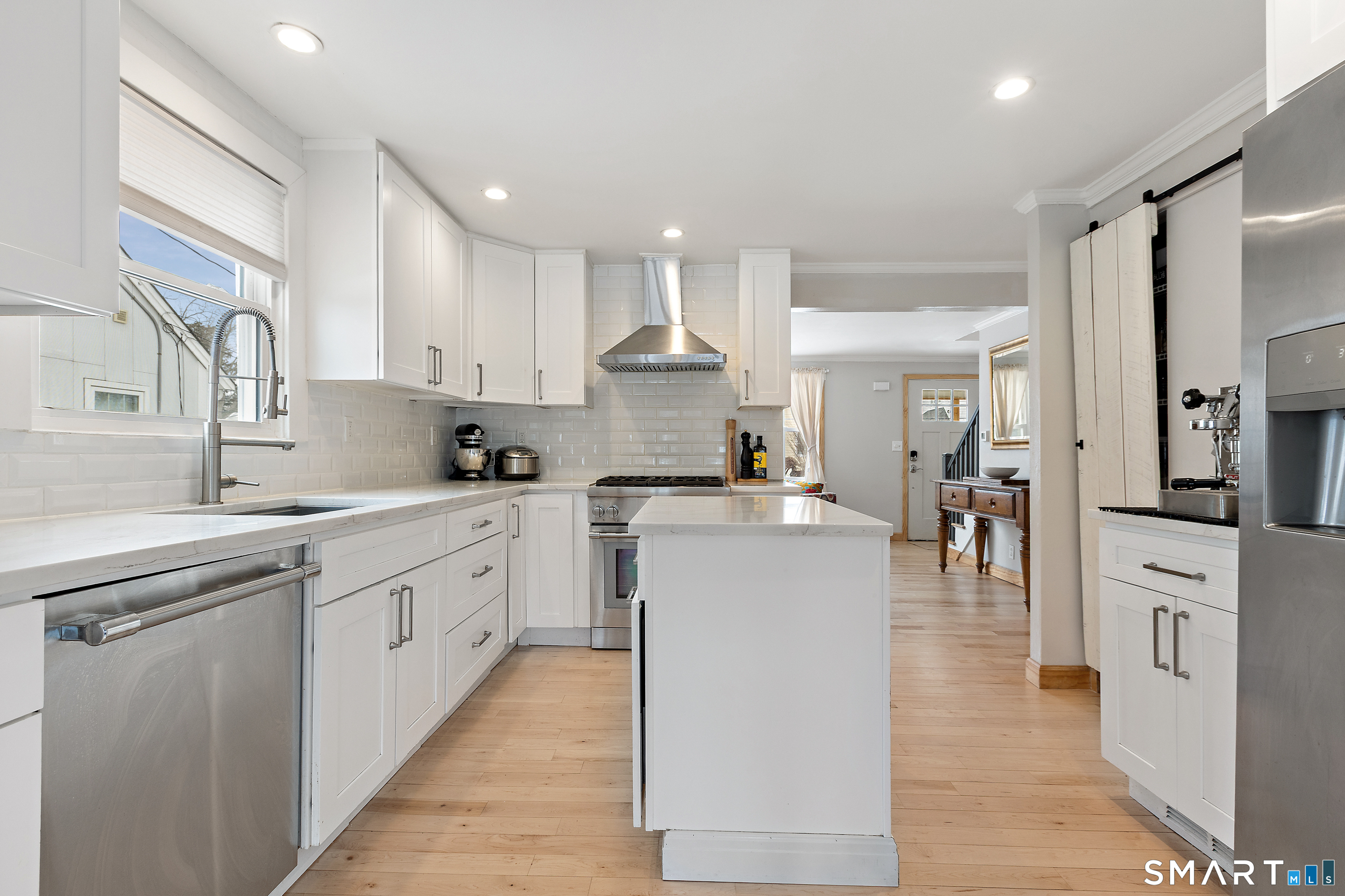 855 Riverside Drive Fairfield, CT 06824 - Photo 6 of 30