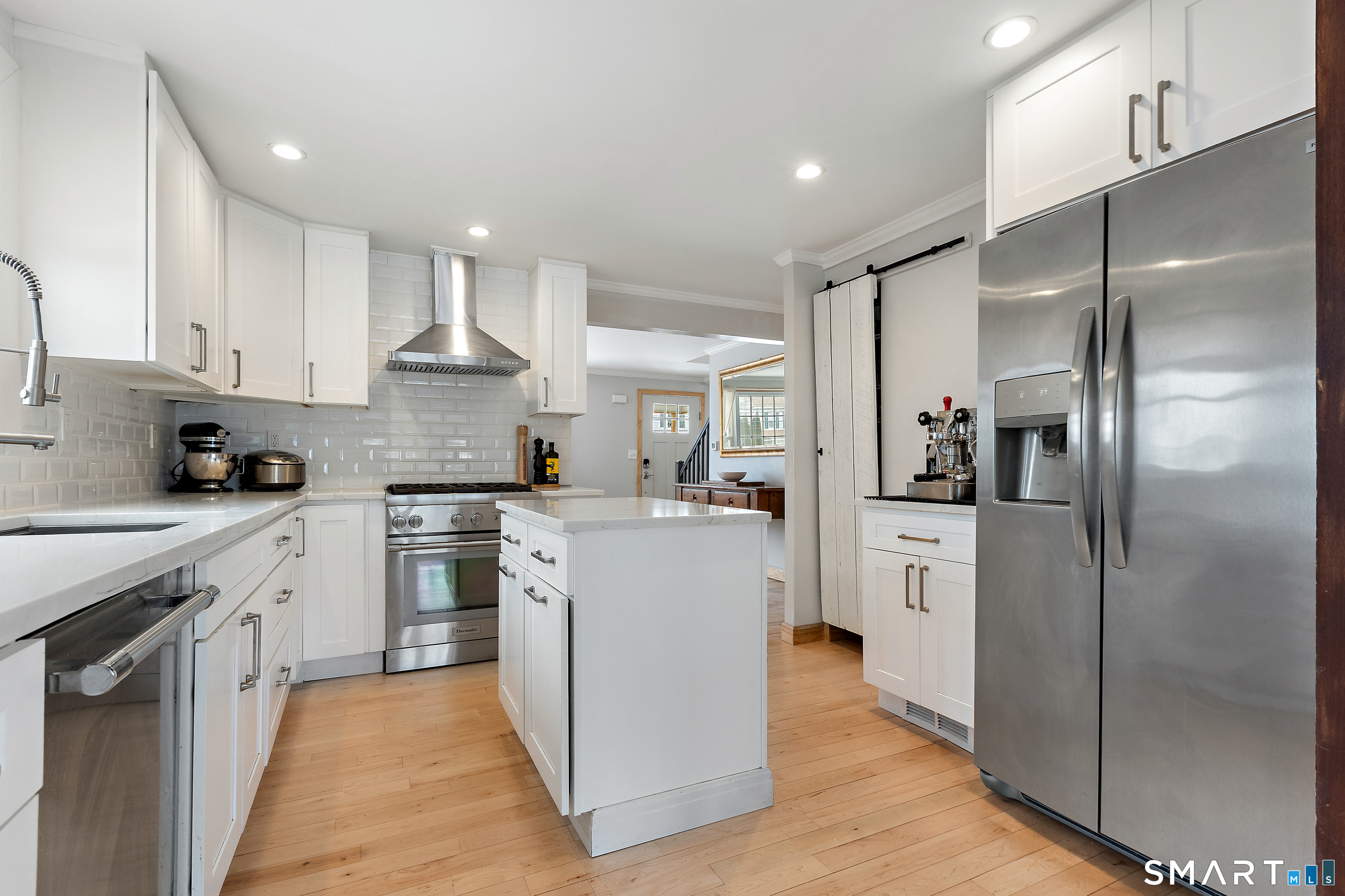 855 Riverside Drive Fairfield, CT 06824 - Photo 7 of 30