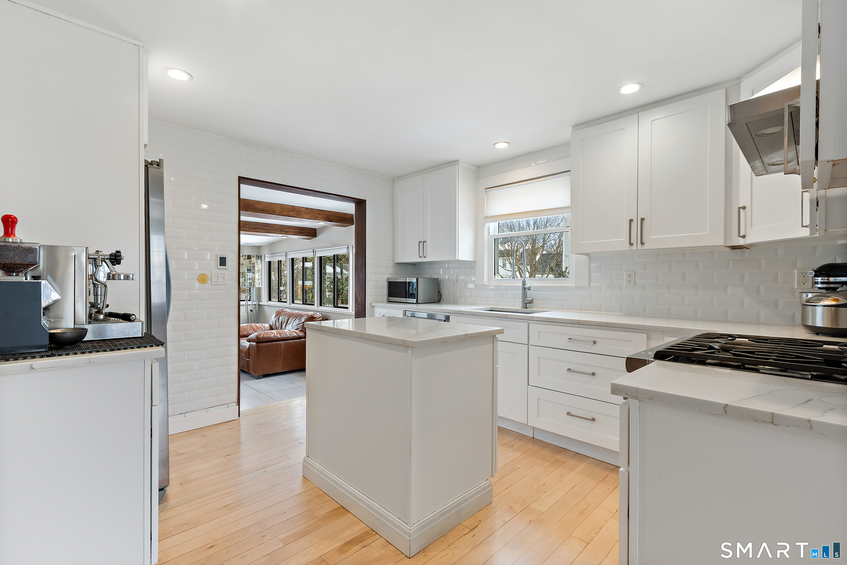 855 Riverside Drive Fairfield, CT 06824 - Photo 8 of 30