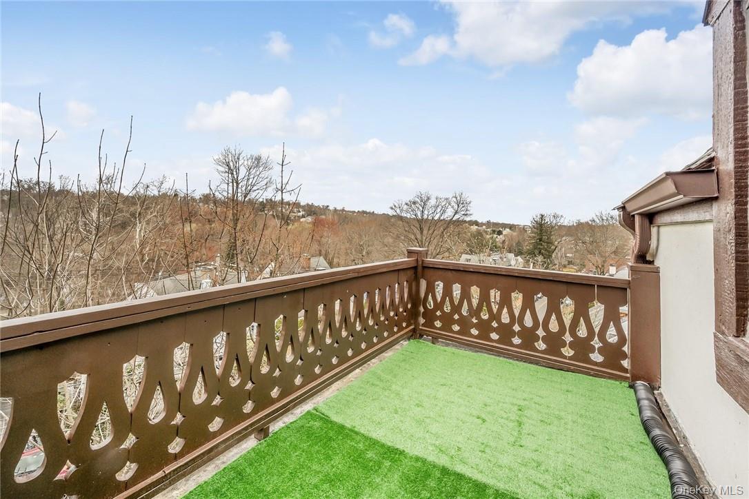 64 Kensington Road, Unit 3B Bronxville, NY 10708 - Photo 13 of 18 Private Balcony