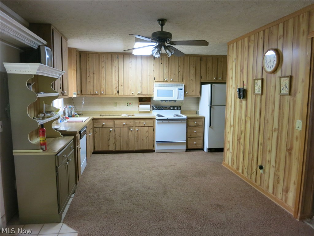 6355 Neff Road Valley City, OH 44280 - Photo 4 of 17 Large eat-in kitchen