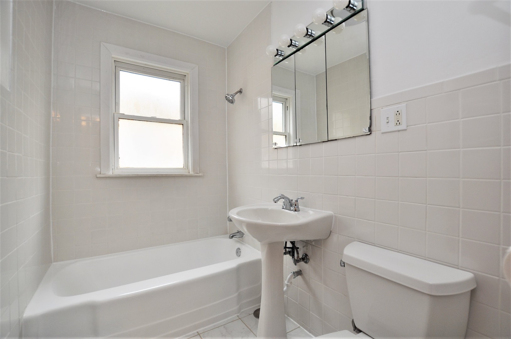 2716 West Rascher Avenue, Unit 2W Chicago, IL 60625 - Photo 7 of 11