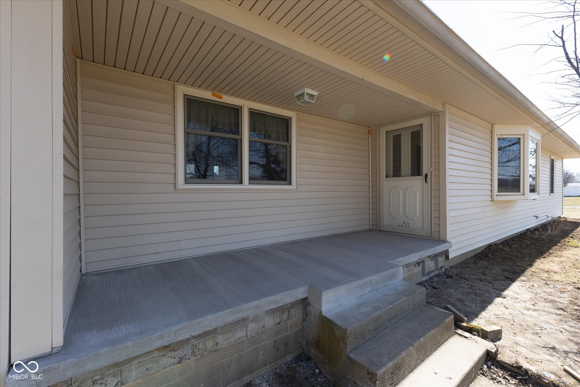 8647 Cox Road Indianapolis, IN 46221 - Photo 2 of 22