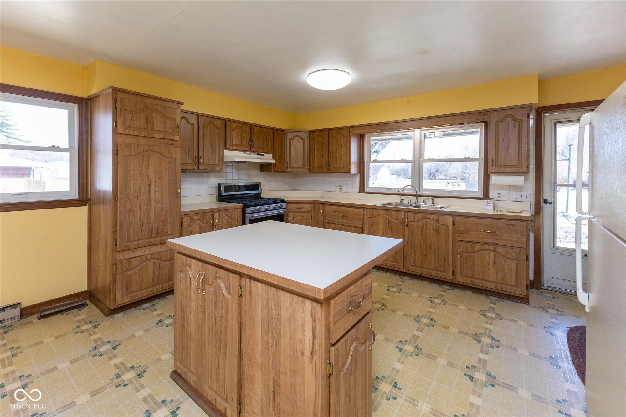 8647 Cox Road Indianapolis, IN 46221 - Photo 6 of 22
