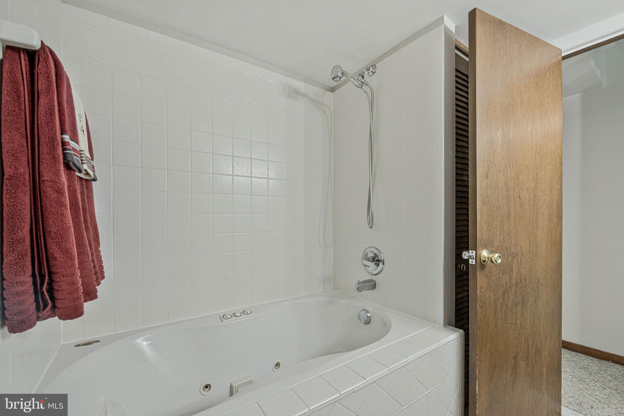 446 Kingwood Road Linthicum Heights, MD 21090 - Photo 38 of 46 Jacuzzi tub