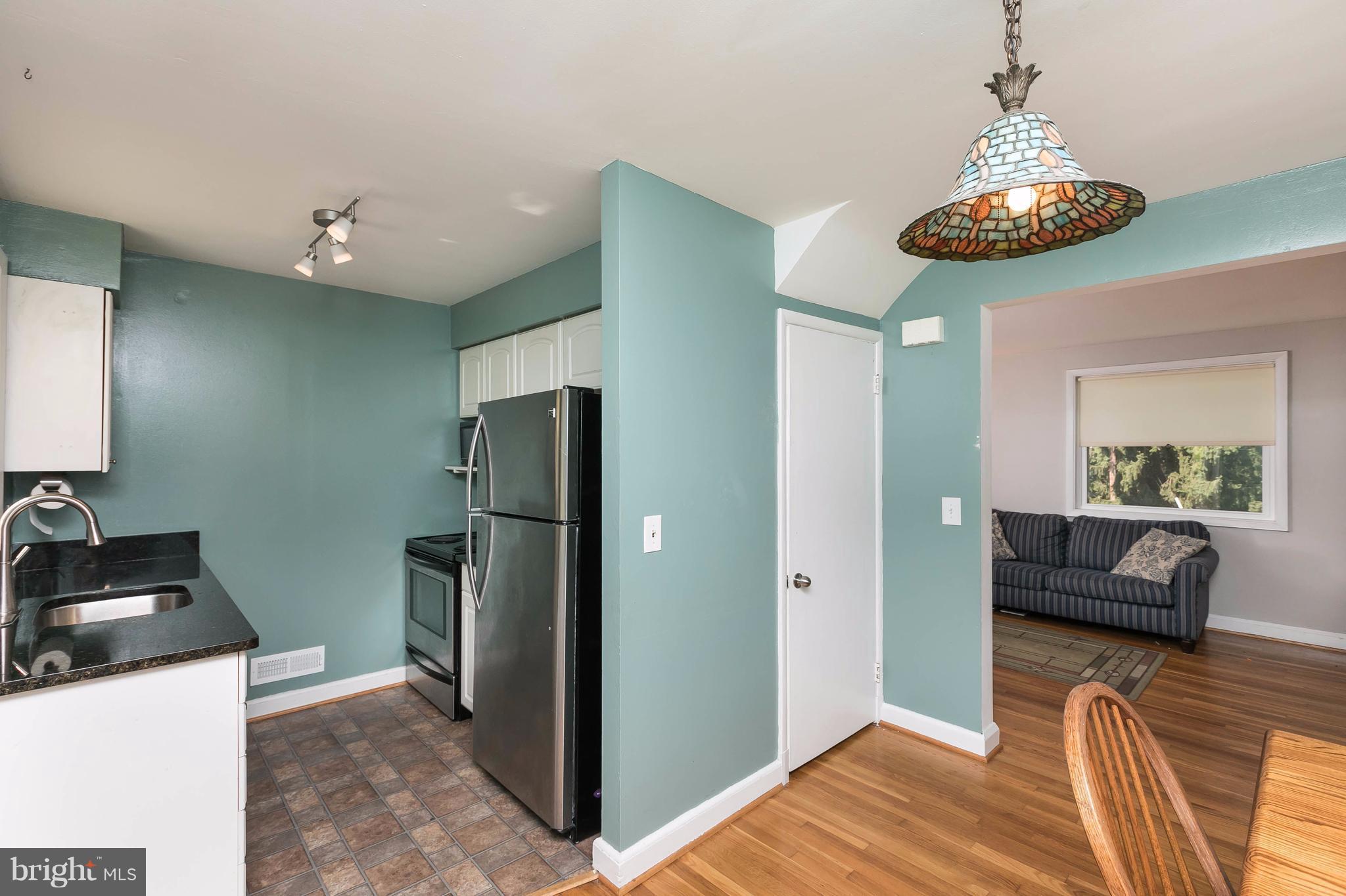 6403 Banbury Road Baltimore, MD 21239 - Photo 8 of 27 Kitchen