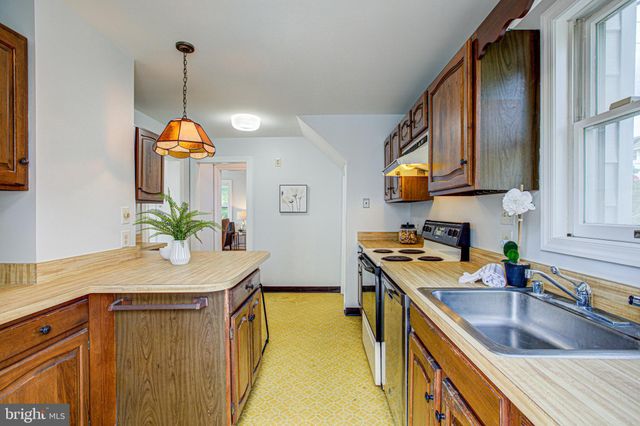 $800,000 | 113 West Mt Ida Avenue, Alexandria, VA 22305