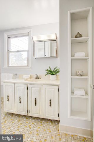 $800,000 | 113 West Mt Ida Avenue, Alexandria, VA 22305