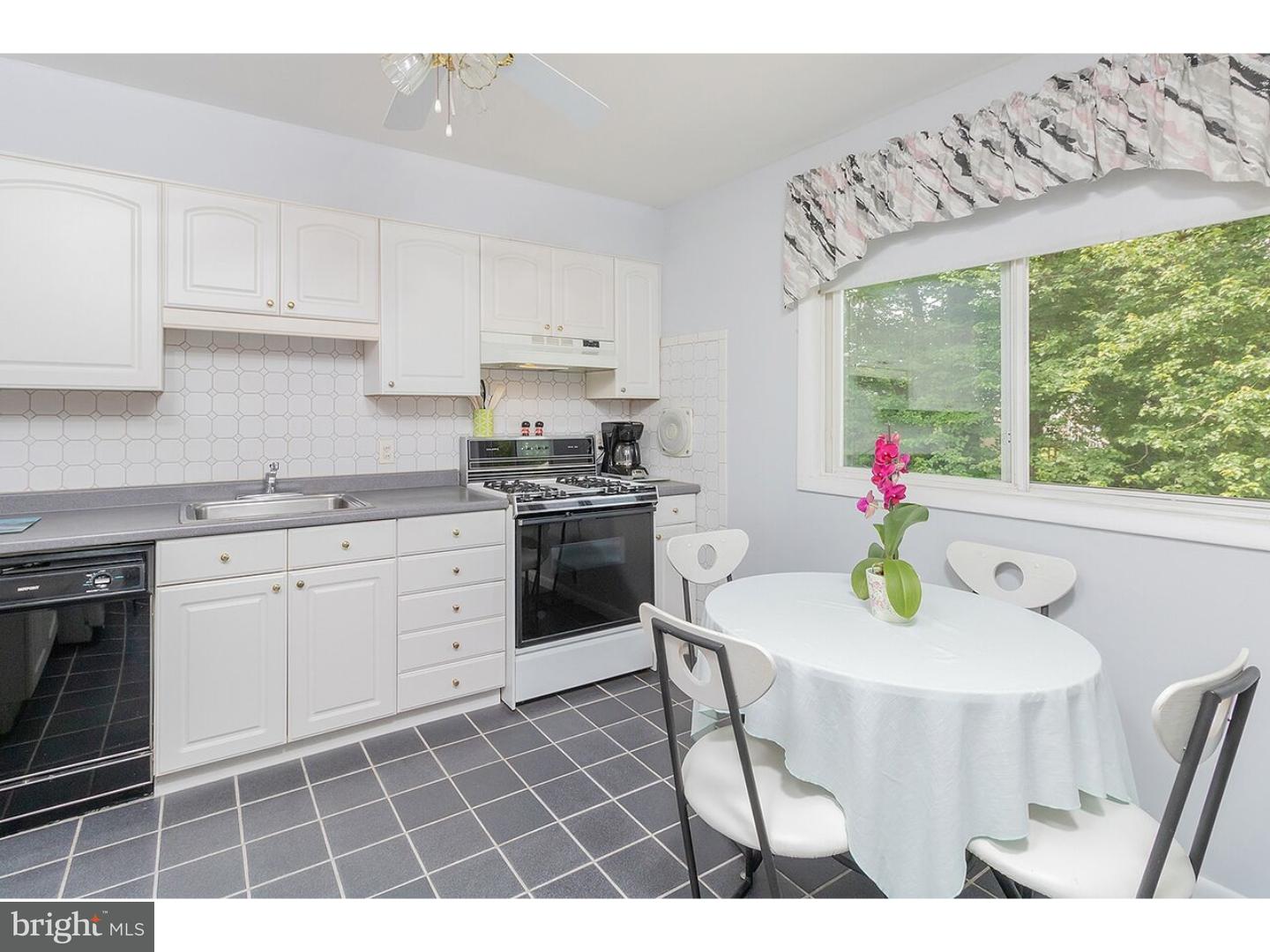 22 Knoll Road Stratford, NJ 08084 - Photo 9 of 18