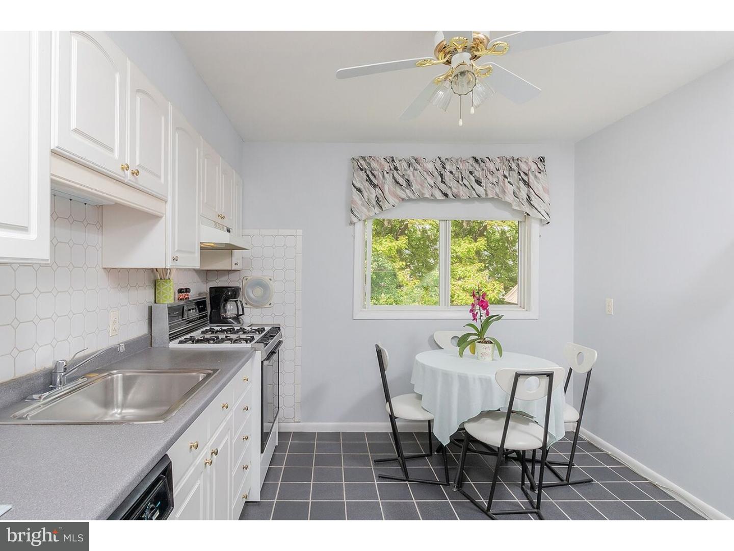 22 Knoll Road Stratford, NJ 08084 - Photo 10 of 18