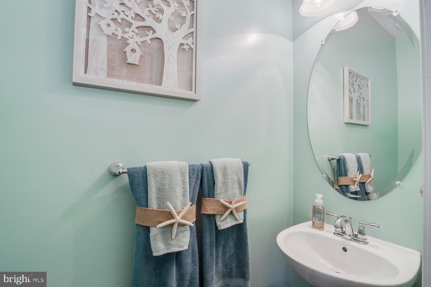 705 Bischoff Road Baltimore, MD 21220 - Photo 21 of 45 Main level half bath