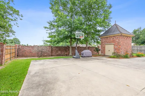 $975,000 | 100 Emily Circle, Lafayette, LA 70508
