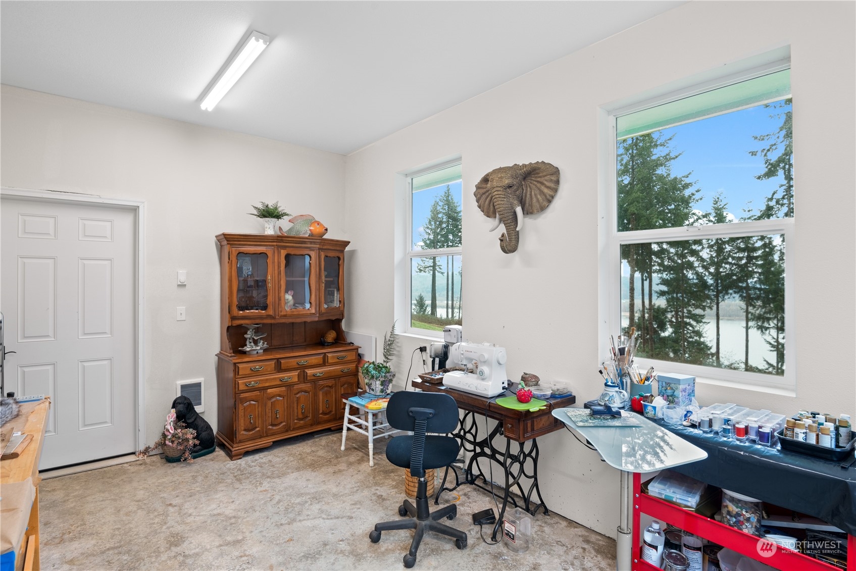 3011 Stella Road Longview, WA 98632 - Photo 29 of 38 a living room with furniture and a window