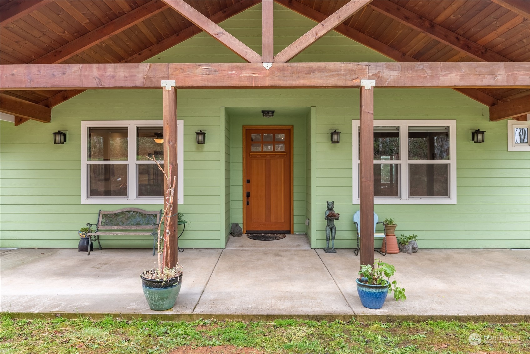 3011 Stella Road Longview, WA 98632 - Photo 5 of 38 a front view of a house with garden