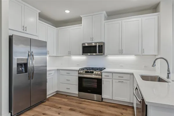 $2,899 | 12895 Raven Way, Unit 17, Farmers Branch, TX 75234