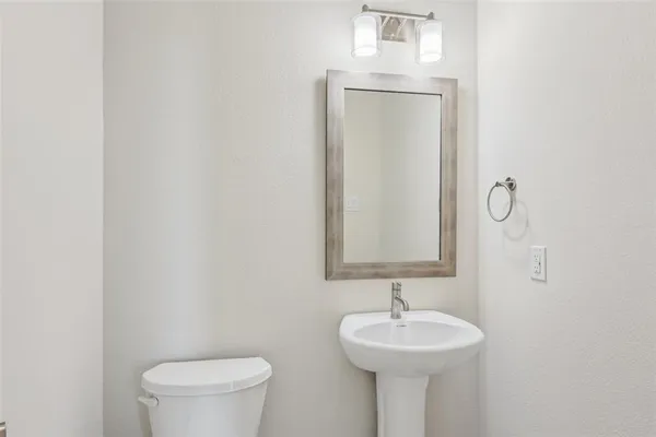 $2,899 | 12895 Raven Way, Unit 17, Farmers Branch, TX 75234