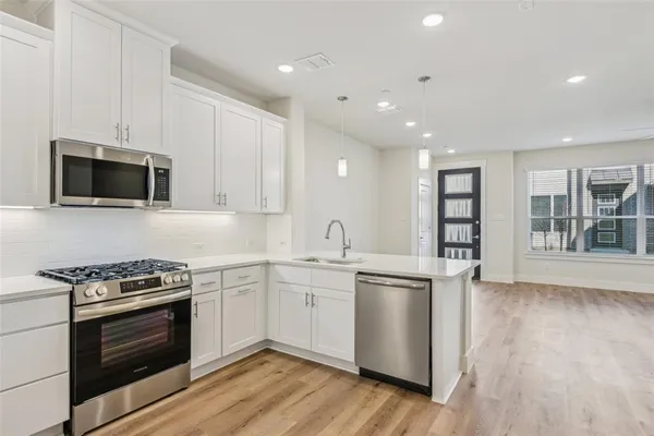$2,899 | 12895 Raven Way, Unit 17, Farmers Branch, TX 75234