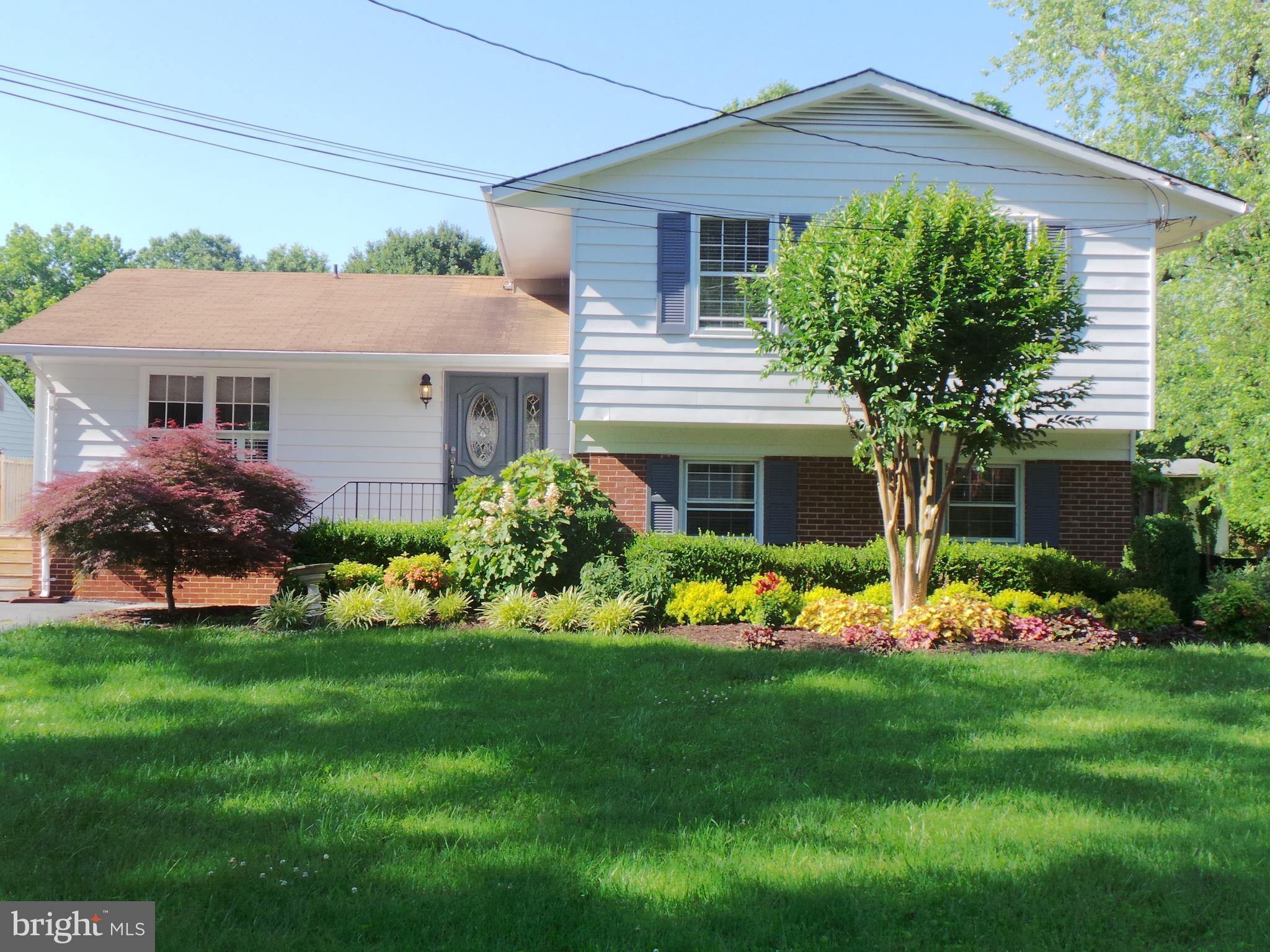 8813 Fort Hunt Road Alexandria, VA 22308 - Photo 1 of 30 Exterior (Front)