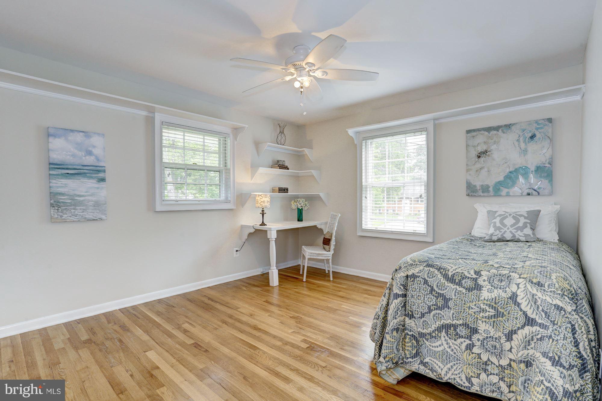 8813 Fort Hunt Road Alexandria, VA 22308 - Photo 11 of 30 Bedroom 3, built-in desk & bookcase
