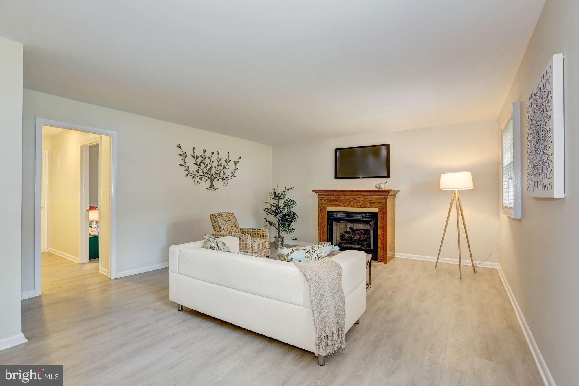 8813 Fort Hunt Road Alexandria, VA 22308 - Photo 14 of 30 Family Room