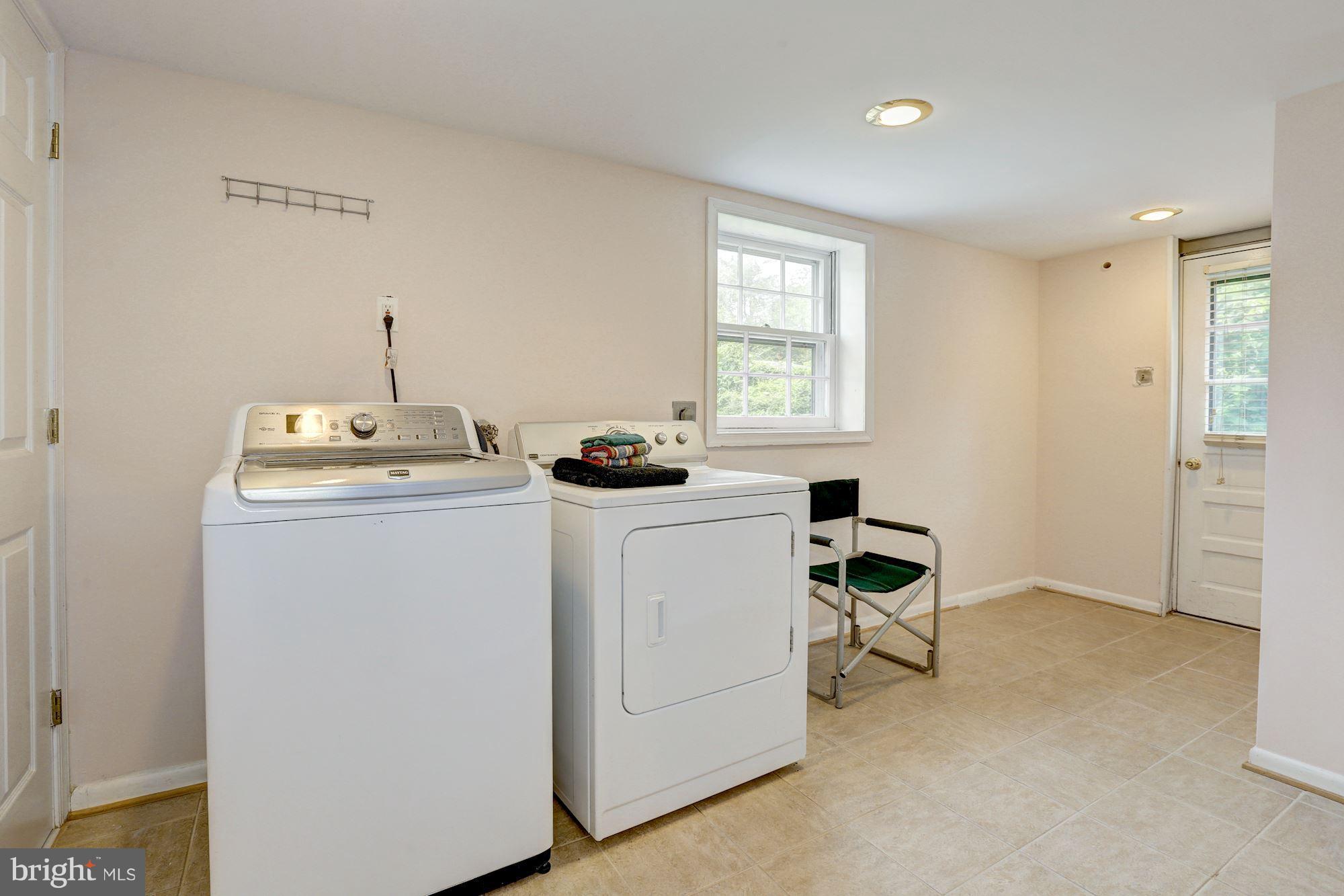 8813 Fort Hunt Road Alexandria, VA 22308 - Photo 16 of 30 Laundry room
