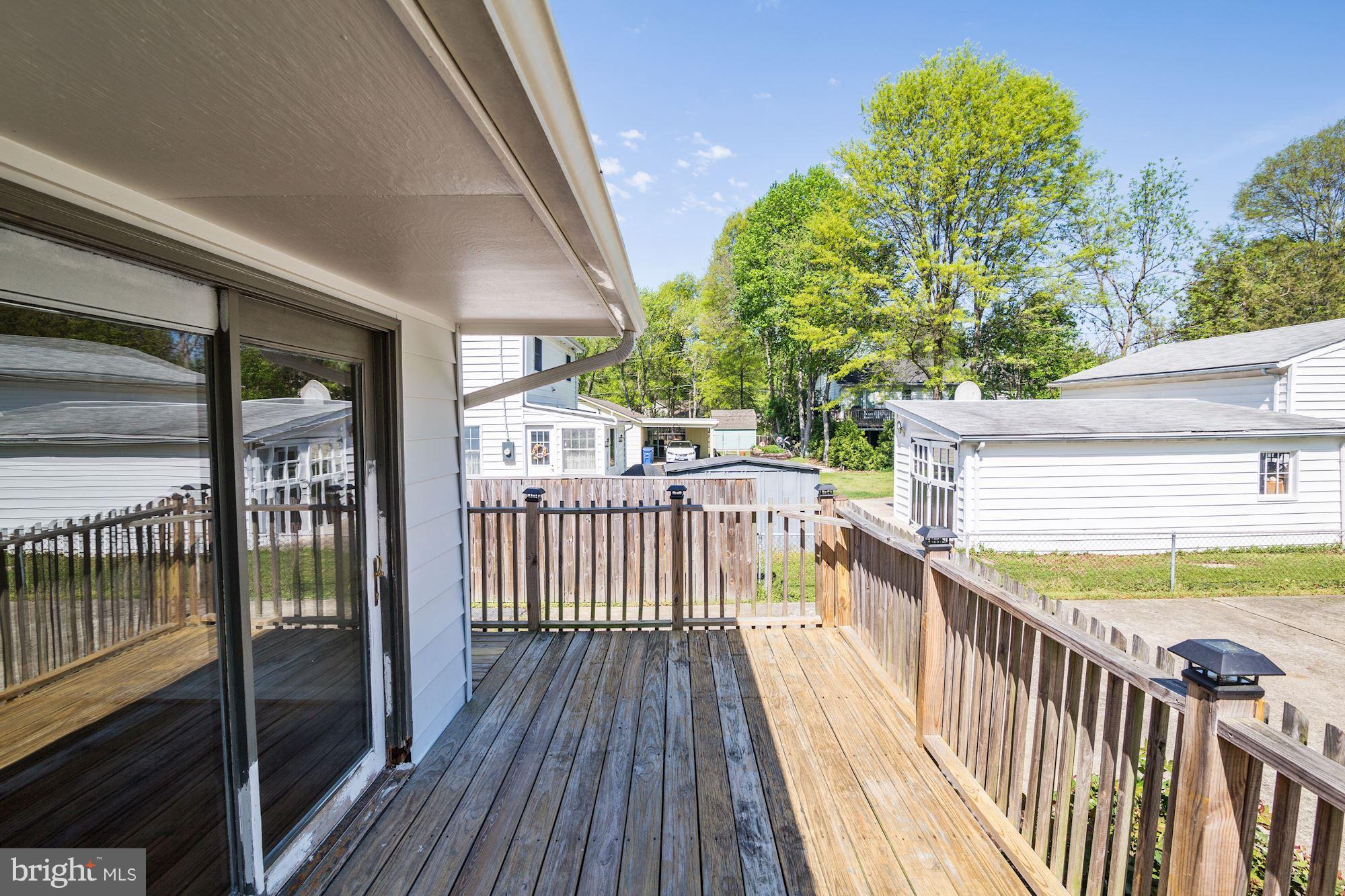 8813 Fort Hunt Road Alexandria, VA 22308 - Photo 20 of 30 Large rear deck